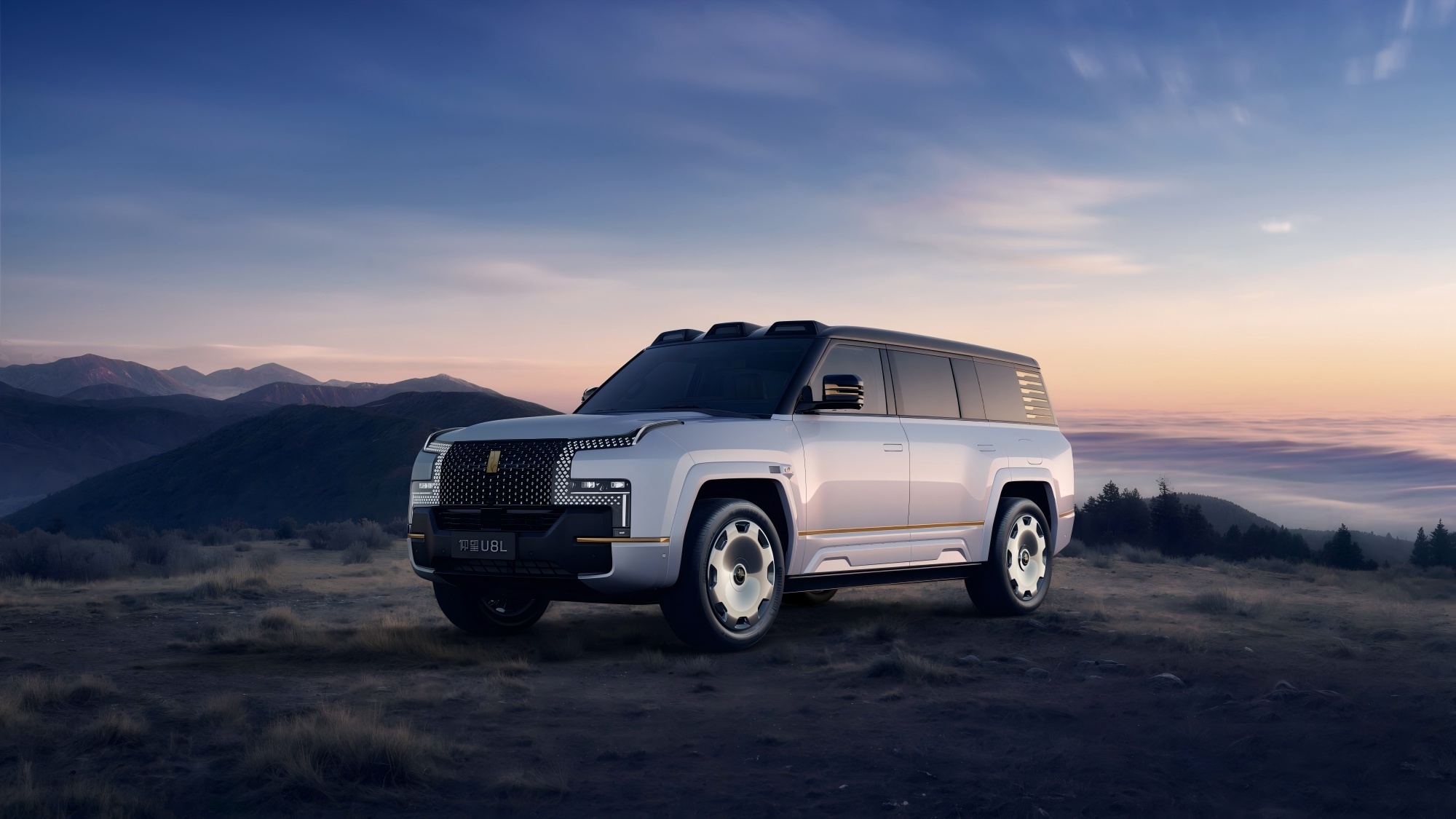 仰望2026款旗舰矩阵联袂上市，重塑高端出行体验续航、操控、舒适全面进阶，仰望2