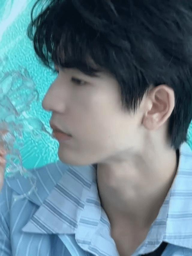 张凌赫live图美照 .张凌赫蓝色系live图 张凌赫热乎的卷毛造型！！好清爽帅