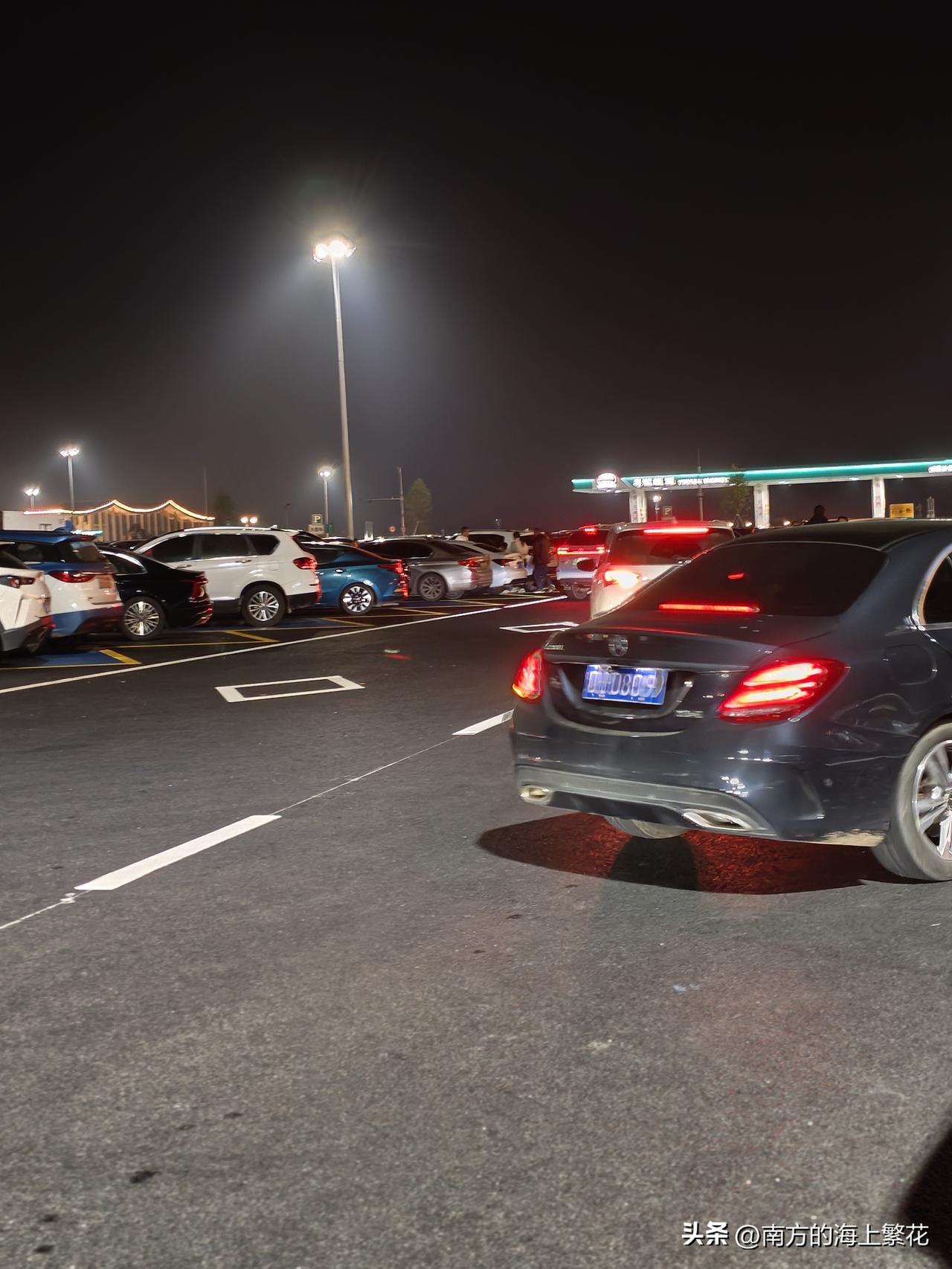 原来中国人的贪恋并不是无需要的。
看每一年春节的免费高速就知道了。
对于一名普通