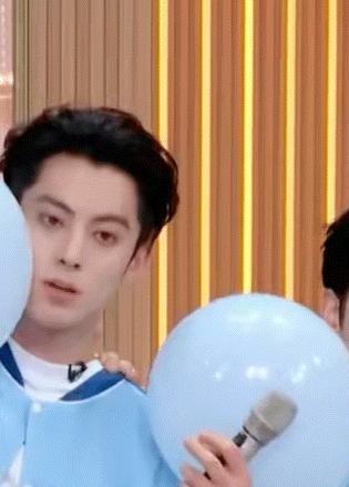 今天还有半天监考，可我好想赖床啊啊啊啊啊 