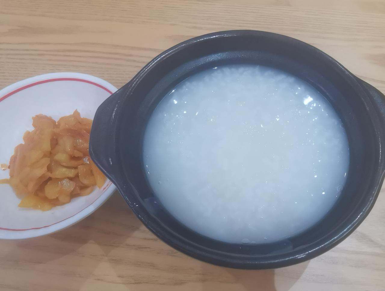 晚上喝点稀饭、吃点咸菜，才能感受到人间烟火气。