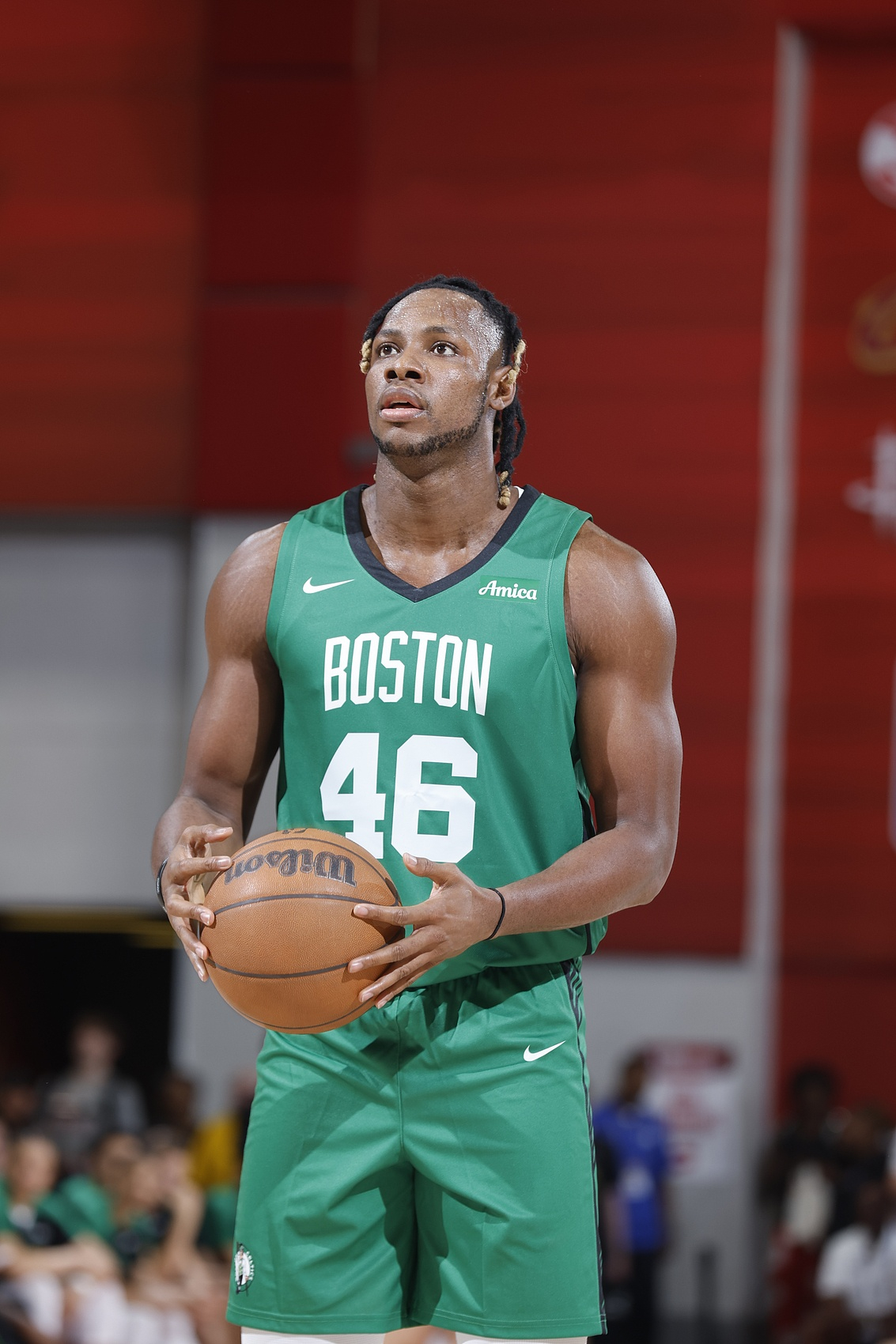 4月06日讯 据名记Scotto报道，勇士计划签约中锋查尔斯·贝西。贝西在NBA