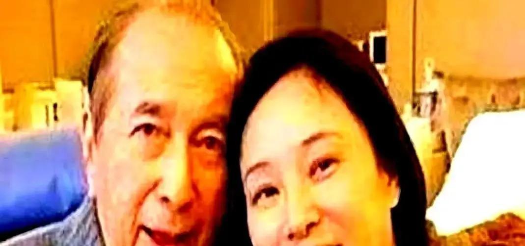 赌王何鸿燊住院那几年，四太梁安琪在病房里指着一个小护士的鼻子，让她“滚出去”。
