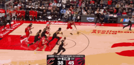 攻防一体！主场的巴恩斯真拦不住！
在今天NBA季后赛猛龙对阵骑士的第二节比赛中，