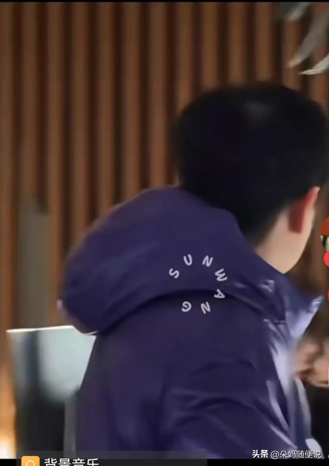 蒙彼利埃这么冷了吗？孙颖莎上训都穿上羽绒服了，图一让我想起国内养伤的那位，是我晃