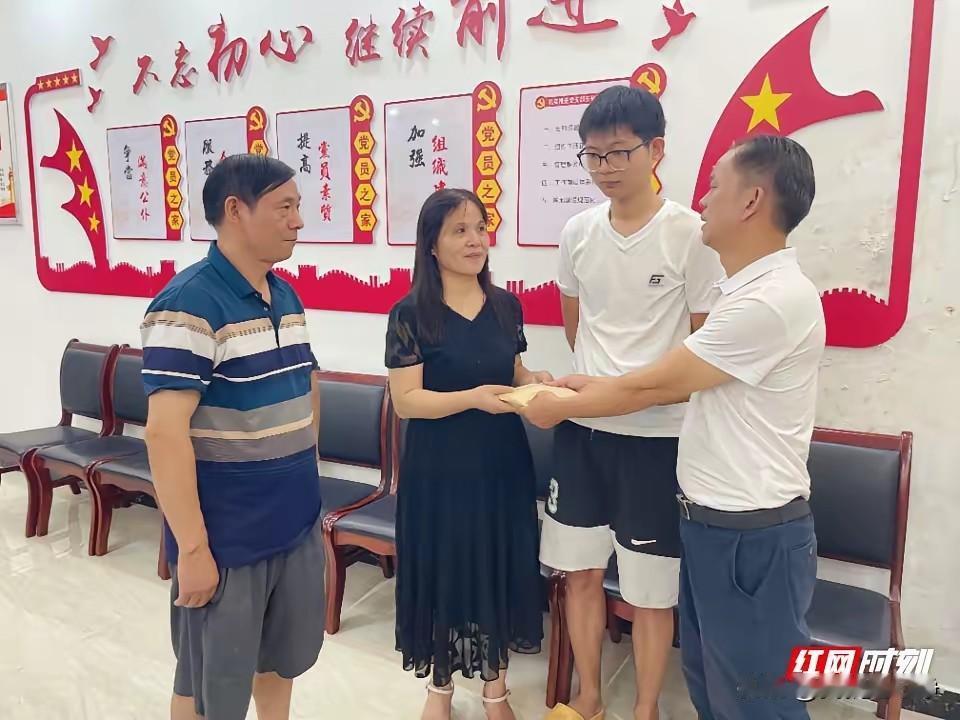 这真是奇了怪了，事情一码归一码，现在社会关注的是扶老人的，这家店铺掏了19,00