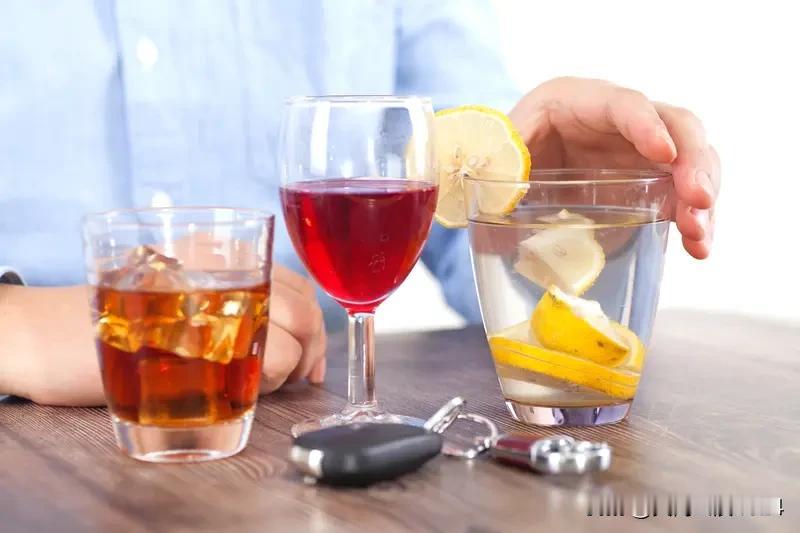 研究：适量饮酒也会让脑容量减小 以为适量饮酒就没事？大错特错！2022 年《自然