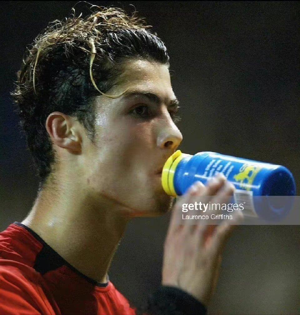 莱万质疑FIFA偏袒C罗葡萄牙 世界杯