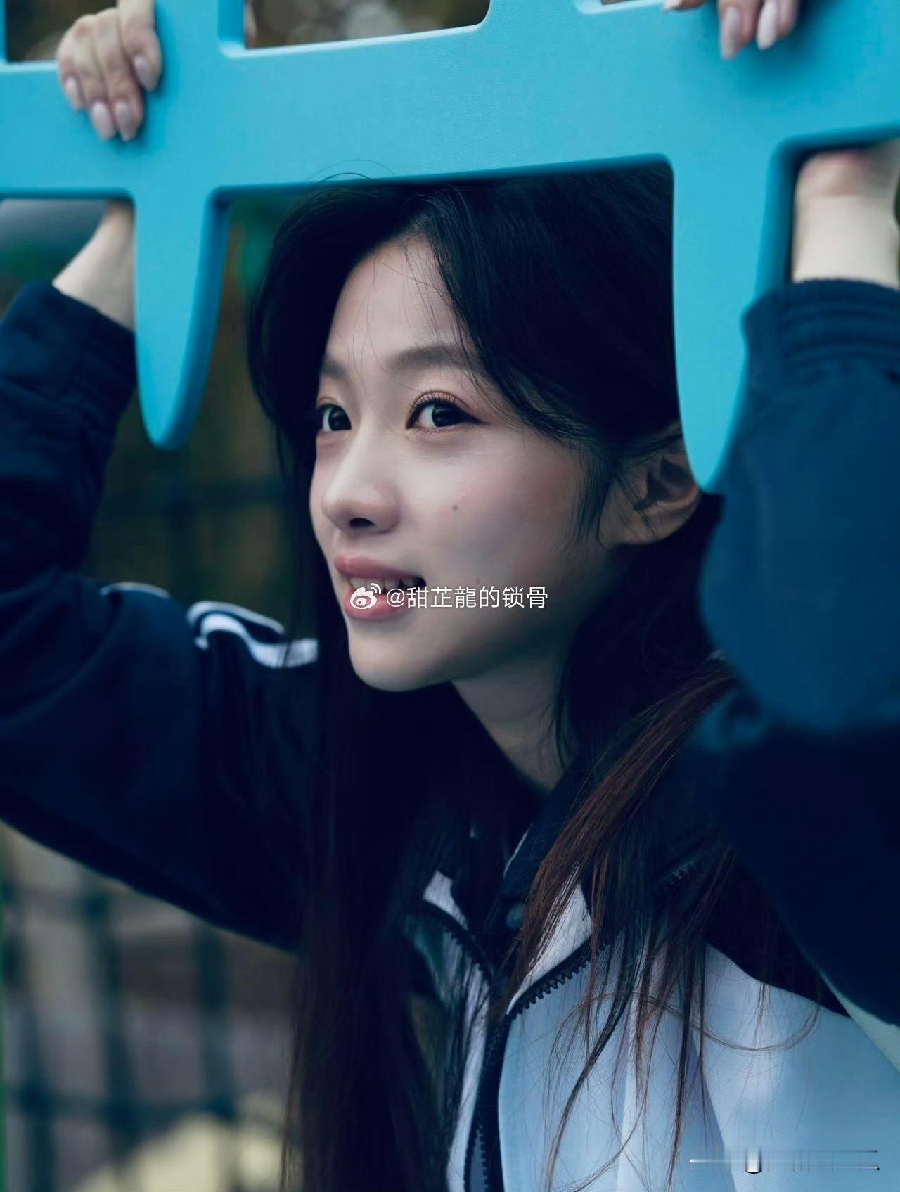 刘一诺今年19岁
北京电影学院大二学生在读
两人相差16岁，刘一诺官宣谈过但是分