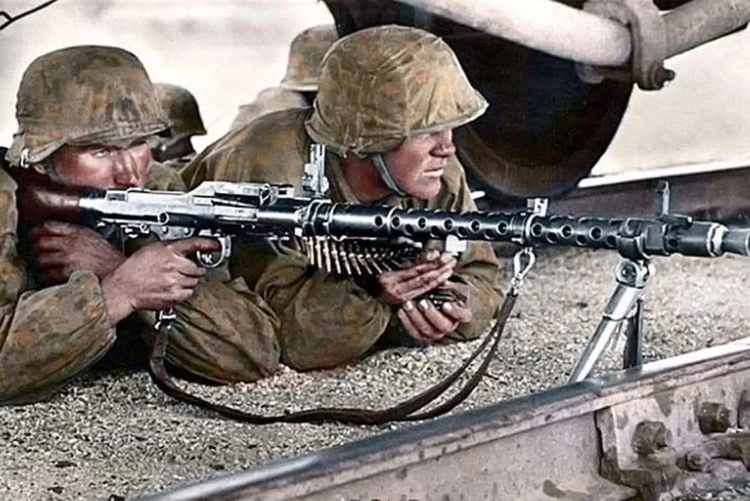 1941年10月，在乌克兰。第一警卫旗队“LSSAH”摩托化旅的两名德...