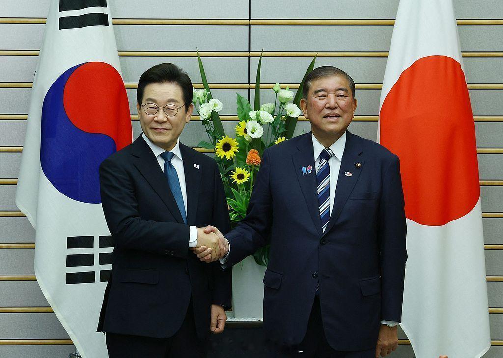 当地时间23日，韩国总统李在明在日本东京与日本首相石破茂举行会谈，并在会后发表联
