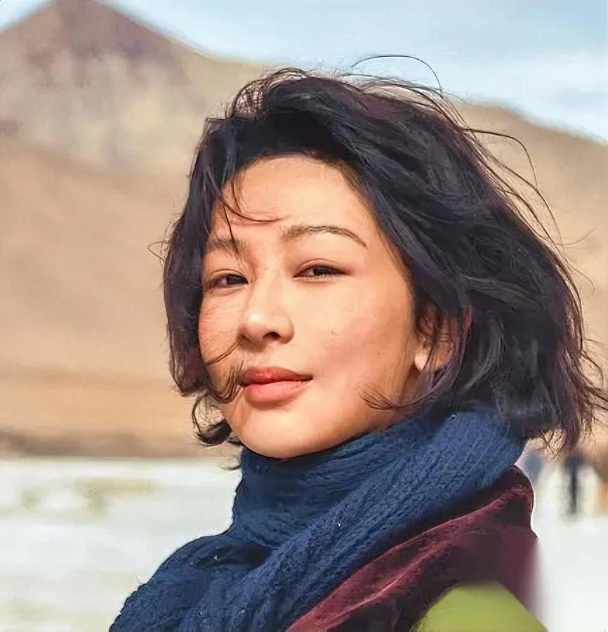 33岁杨紫的狠

我算服了

明明能躺平，偏往4800米高原扎。

不是富家女找