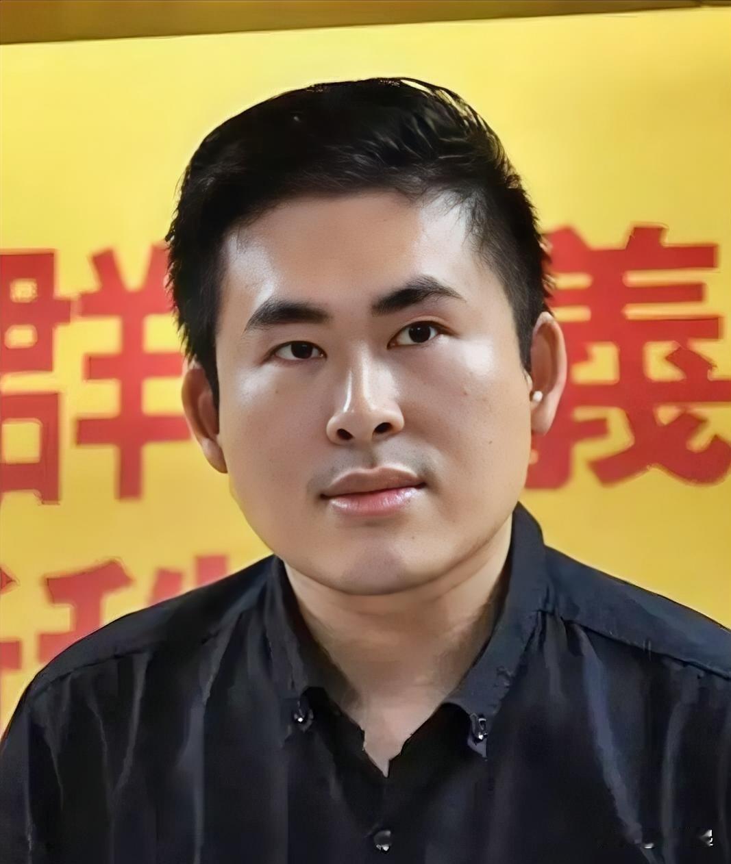 王炳忠昨天发文，疑似回应黄智贤：“我们更加不可在黎明前变色、转弯，或转向用“理中