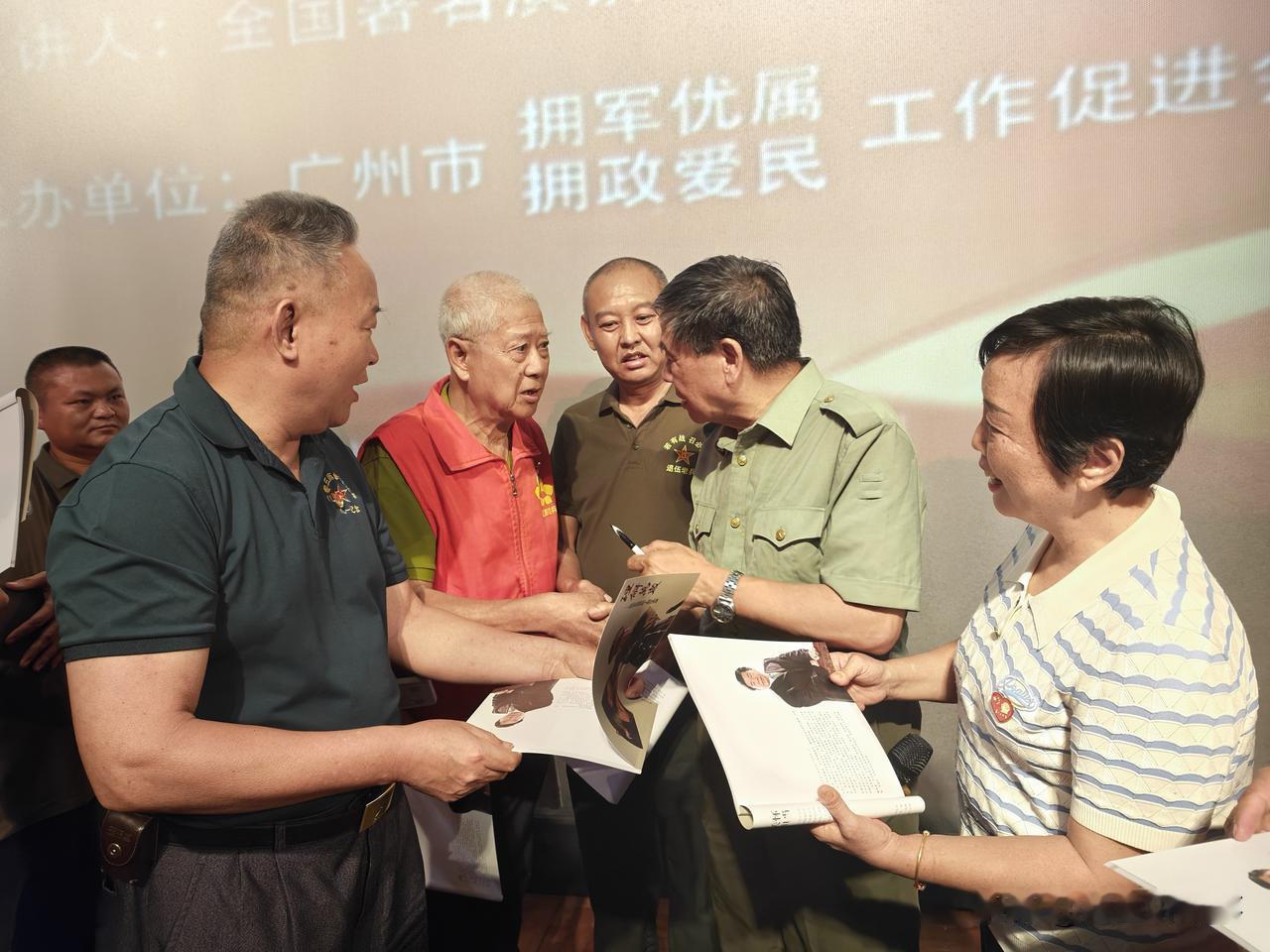 请用一句话说说，你认为，诗是什么诗是情感的发泄，又是文字的升华，诗充满了画面感，