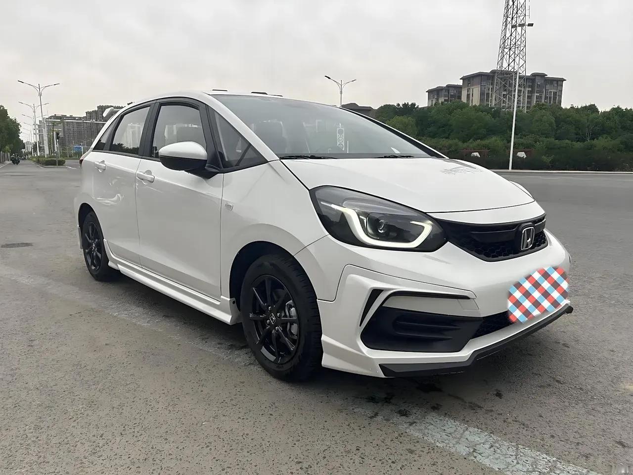 我想换辆车，花6万多刚买了一辆本田飞度的同事，成天给我营销日本车。他动不动在办公