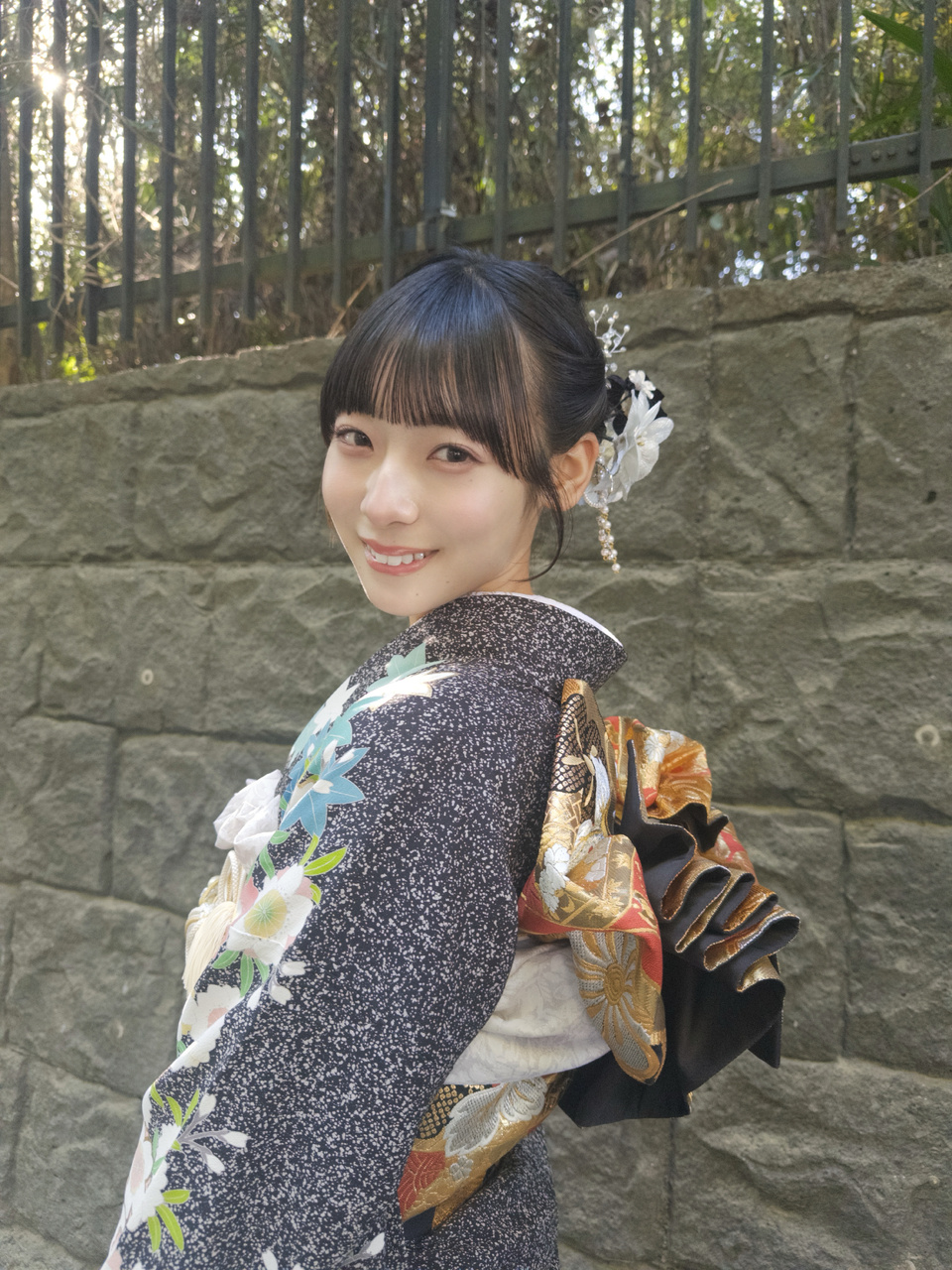 宮地すみれ「私は母譲りの黒色の振袖を着ました。どうですか...?私も色や柄が好き