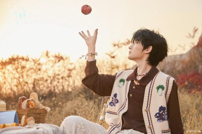 余宇涵报备式直播余宇涵的约定直播续上了 全网最会汇报工作的爱豆非他莫属！余宇涵的