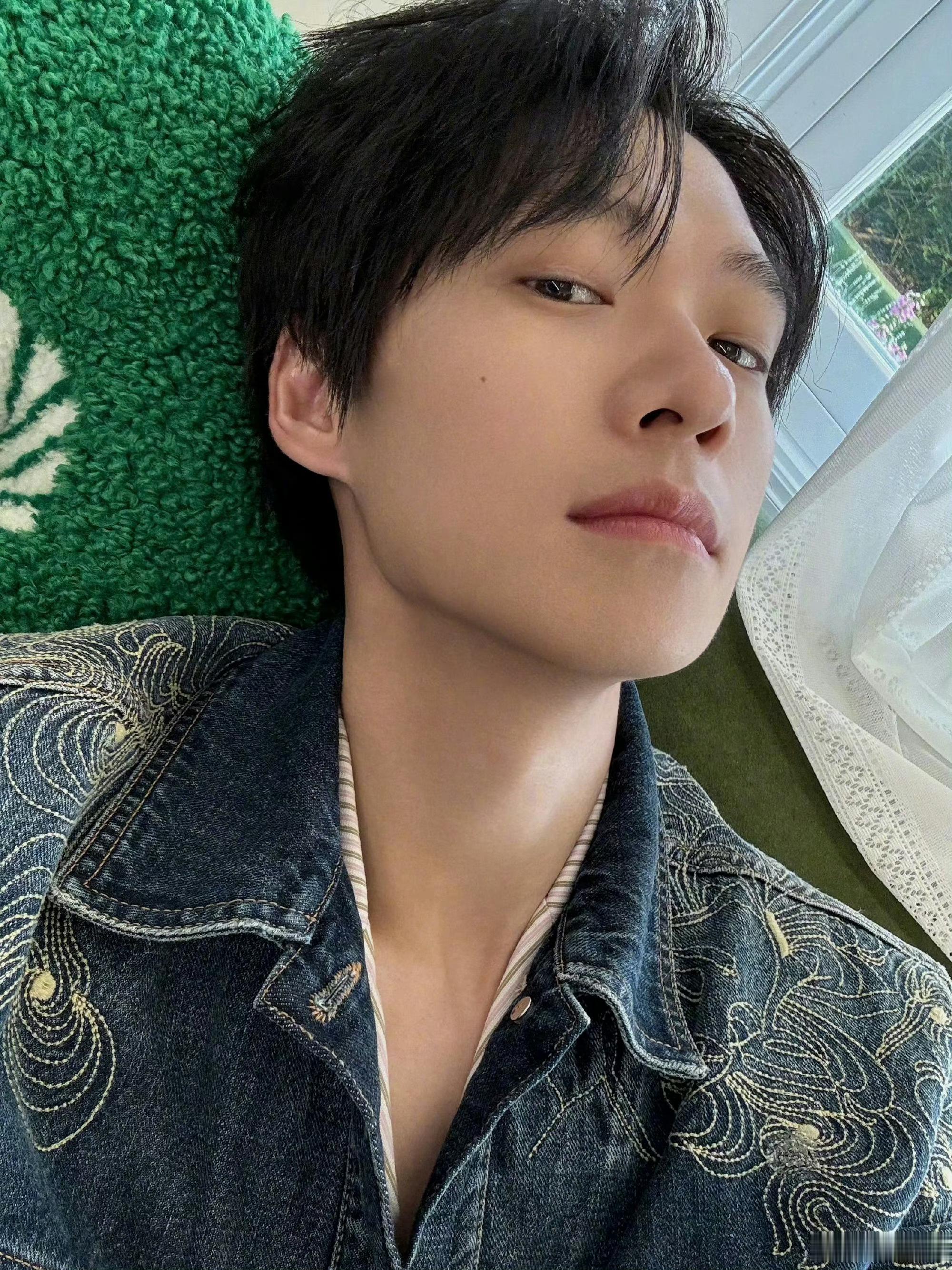 #魏大勋顺毛自拍#魏大勋营业啦！是入夏的顺毛大勋花[赢牛奶] ​​​