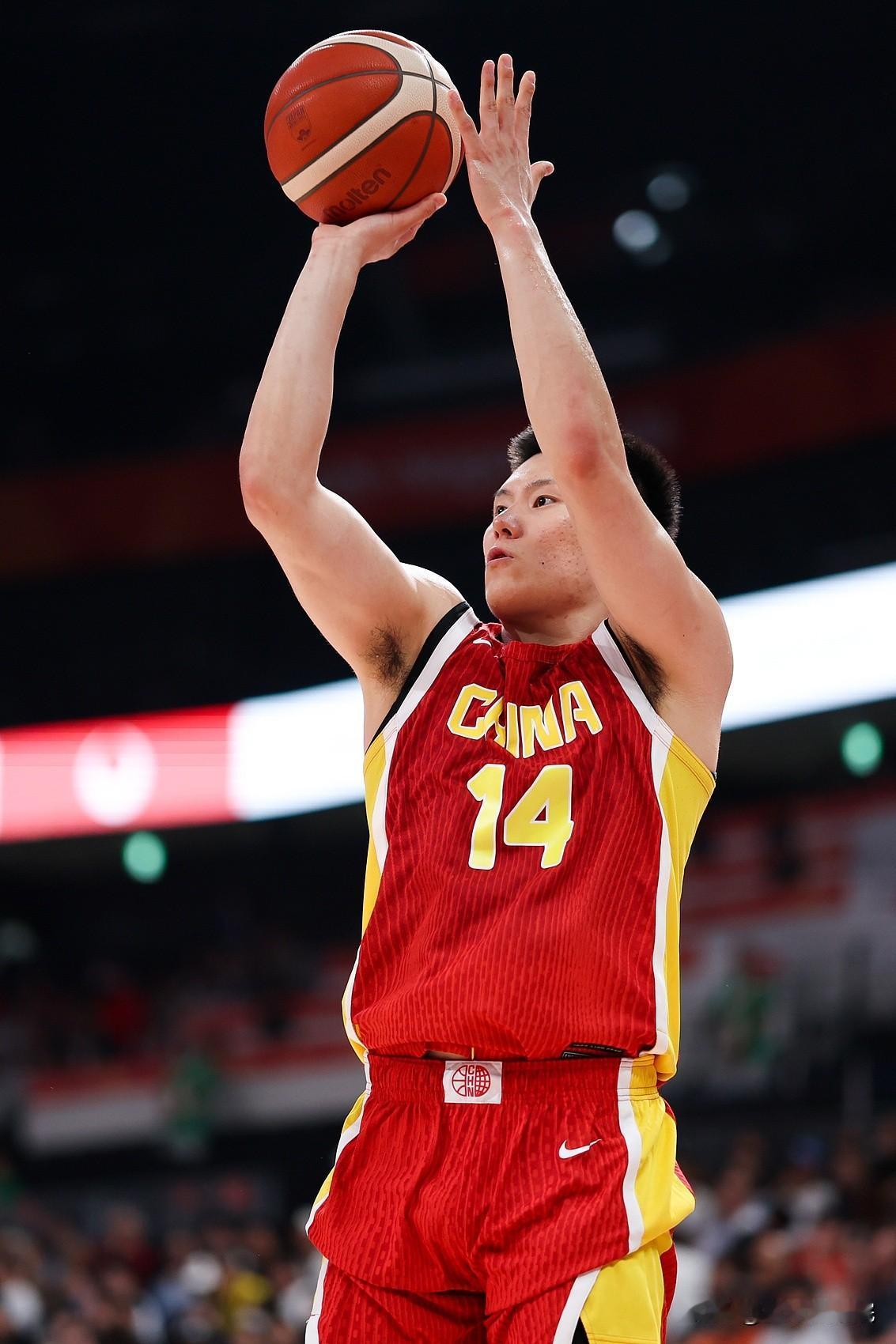 中国男篮好消息，本场对阵日本李弘权和赵嘉义有望复出。

这个消息对于中国男篮来说