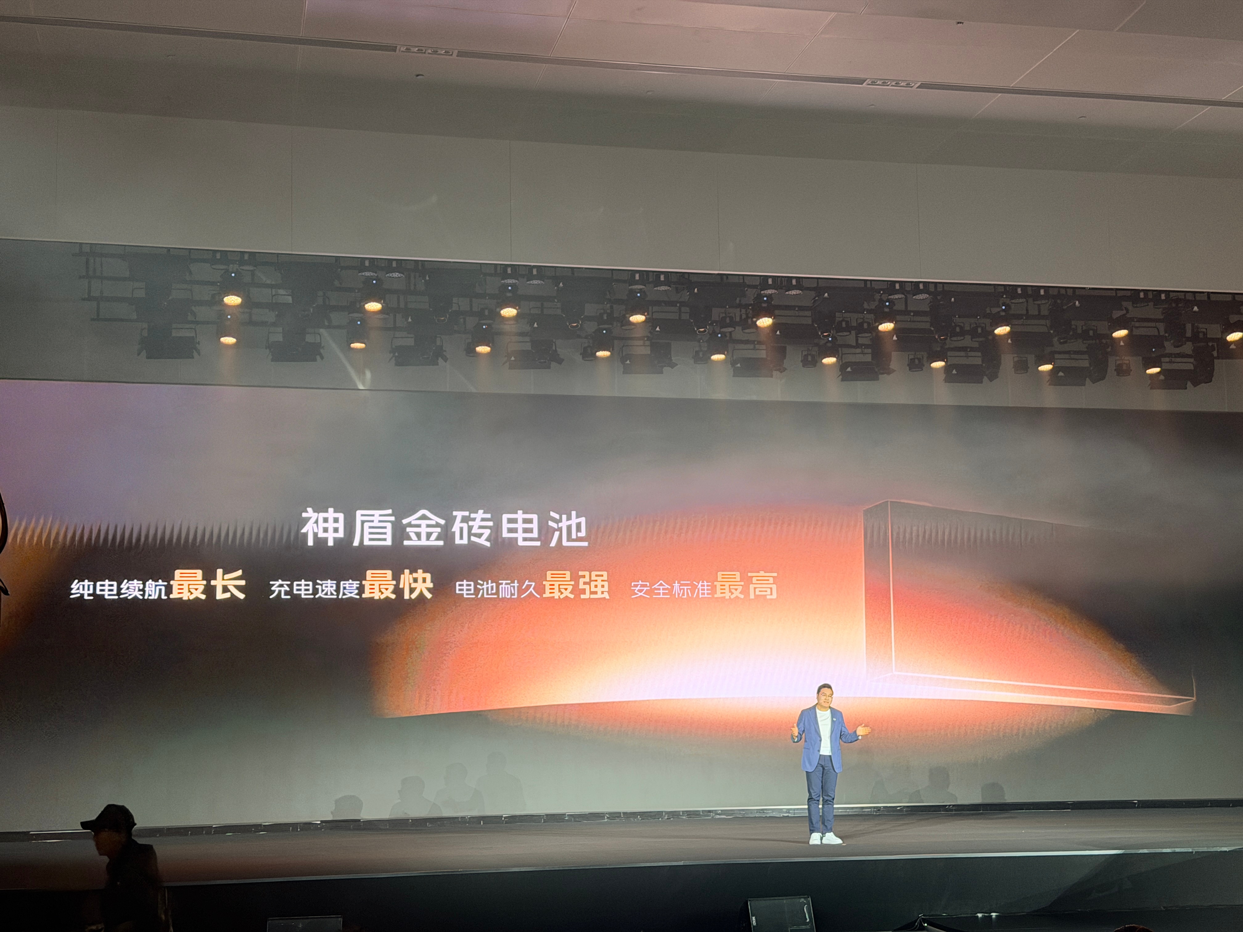 打卡吉利银河M7技术首秀现场见证「主流SUV颠覆者」的硬核实力，神盾金砖电池混动