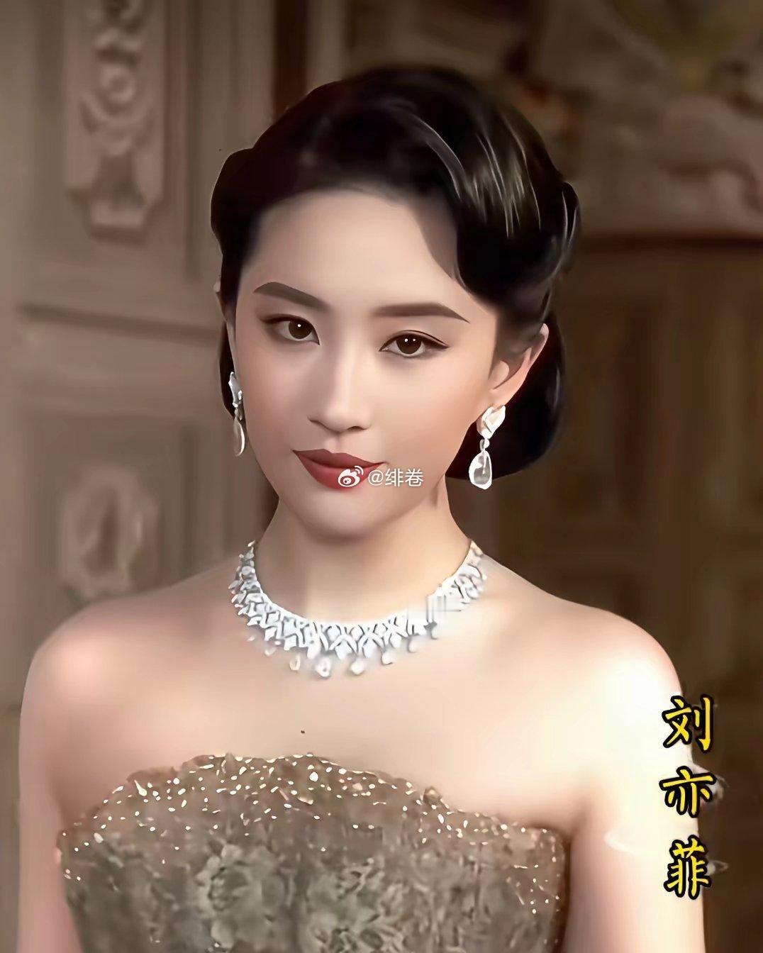同为宝格丽代言人，刘亦菲与赵露思两种截然不同的珠宝气质，你更偏爱哪种风格？ 
