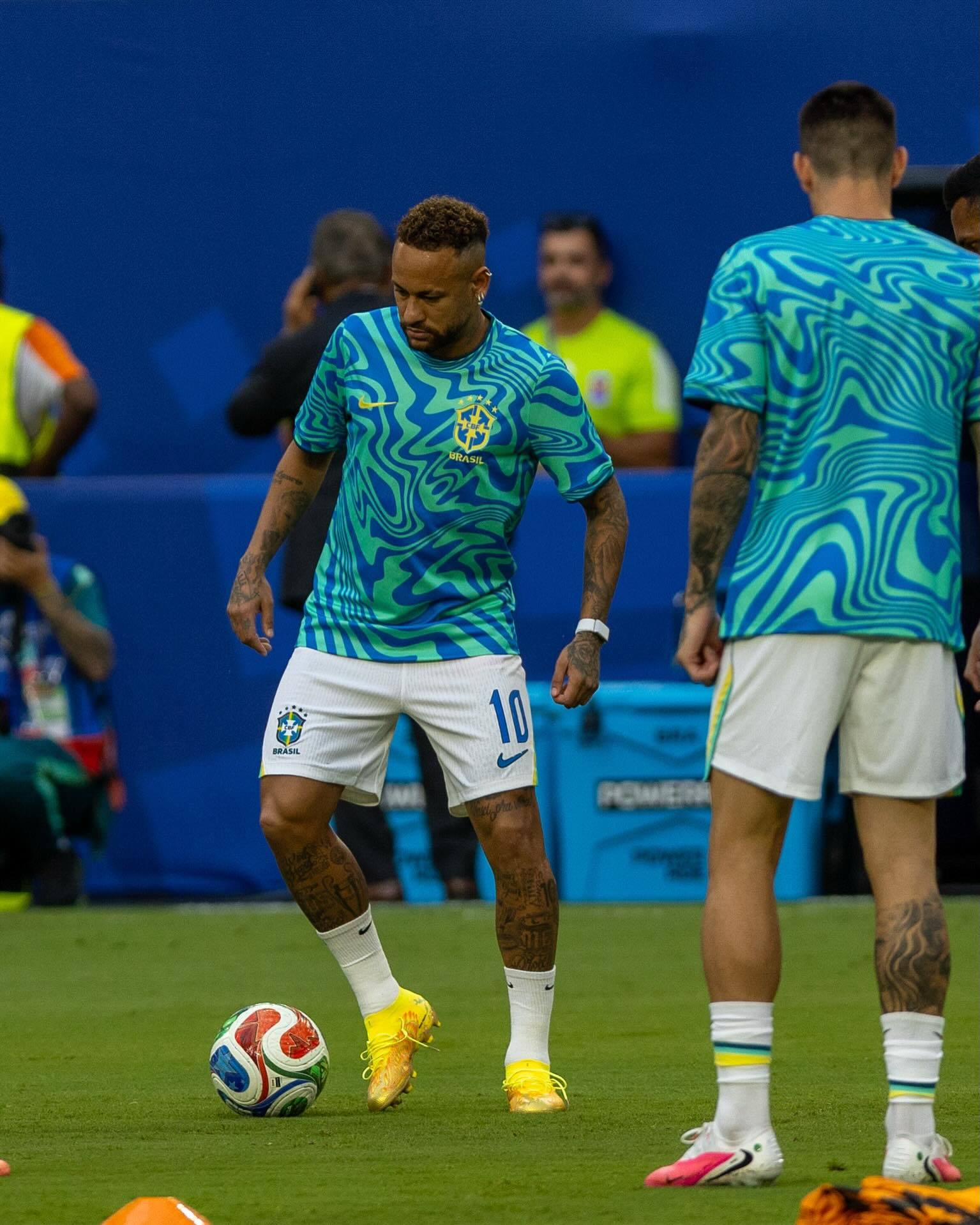 neymar 内马尔积极热身时隔980天内马尔有可能再次代表巴西队出战！苏格兰v