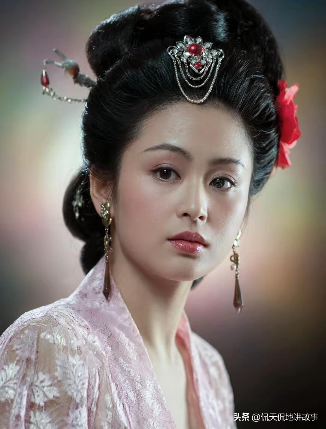 刷到一组老三国剧照，放到现在看审美依然太超前！
 
老三国公认三大美——何晴、陈