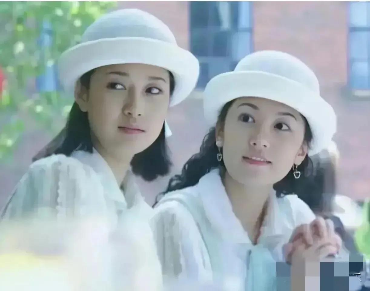 差一点就没认出来是谁了！

谁年轻的时候还不是个大美女？看看她们两个就知道了！
