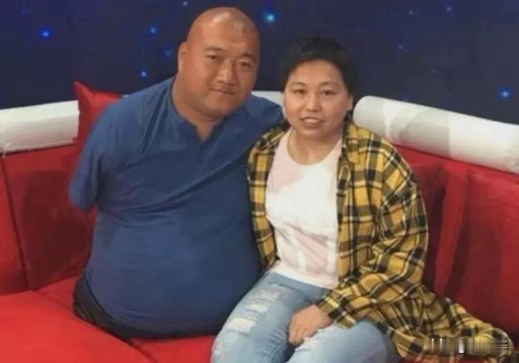 他天生没有四肢，不仅娶了妻，而且妻子自愿跟他生孩子。更让人想不到的是，他靠一根筷