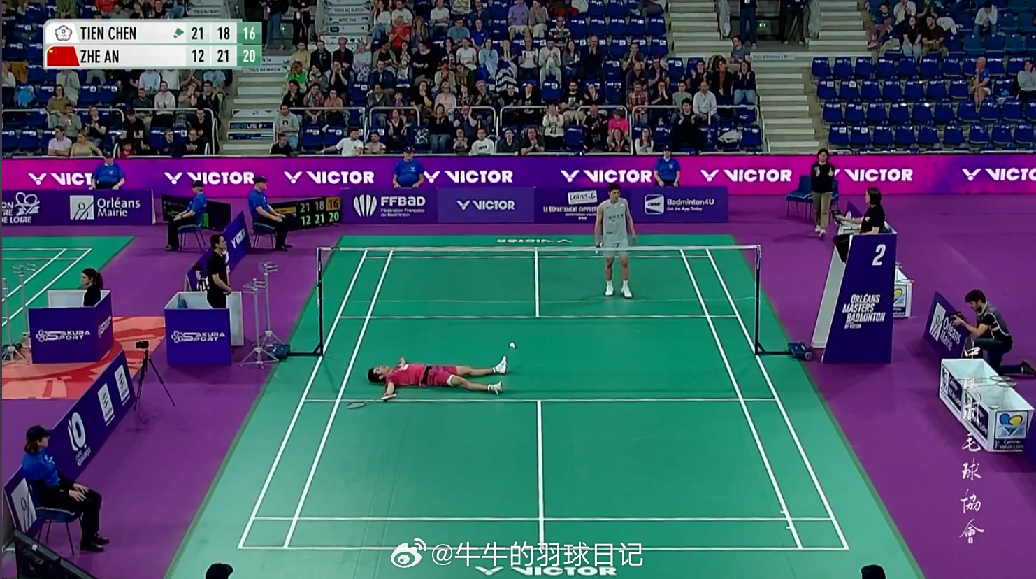 男单 1/4赛 周天成 21-12 18-21 16-21 胡哲安小胡晋级半决赛