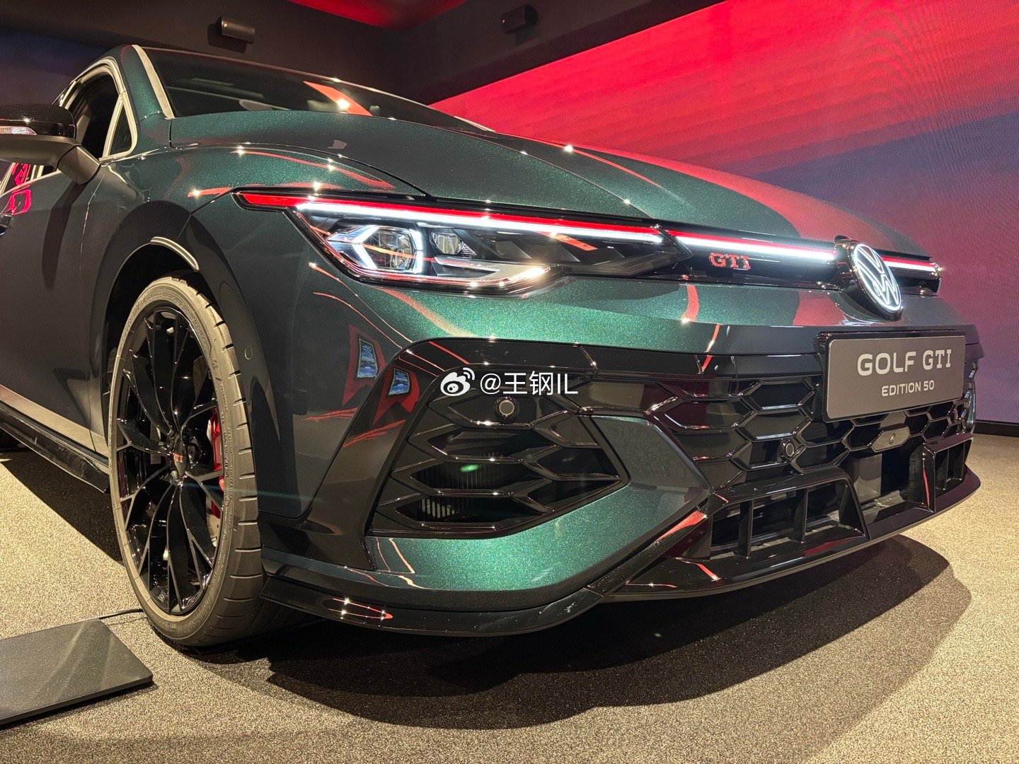 GTI50周年版本，相较于普通的GTI Clubsport，除了那点点动力提升，