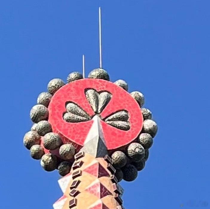 一缕晨光柔和舒适，一份祝福快乐陪伴，一声问候送去关怀，一个微笑开心祝愿，一个拥抱