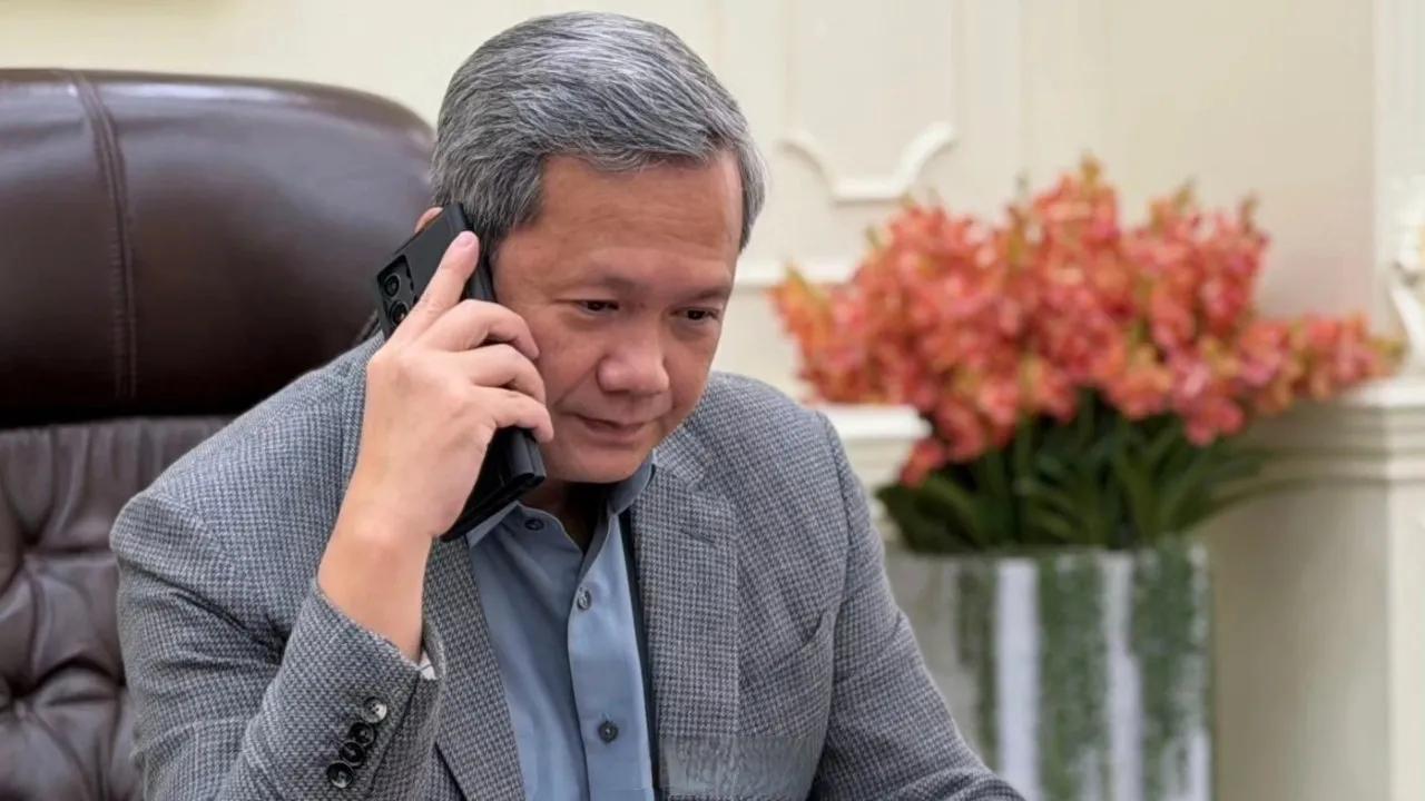 13号晚上刷到洪玛奈的Facebook，好家伙，一通电话打给马来西亚总理，一通打