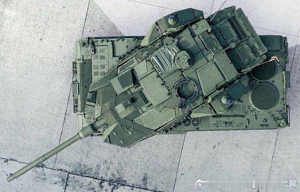 愈发臃肿的豹2A8 