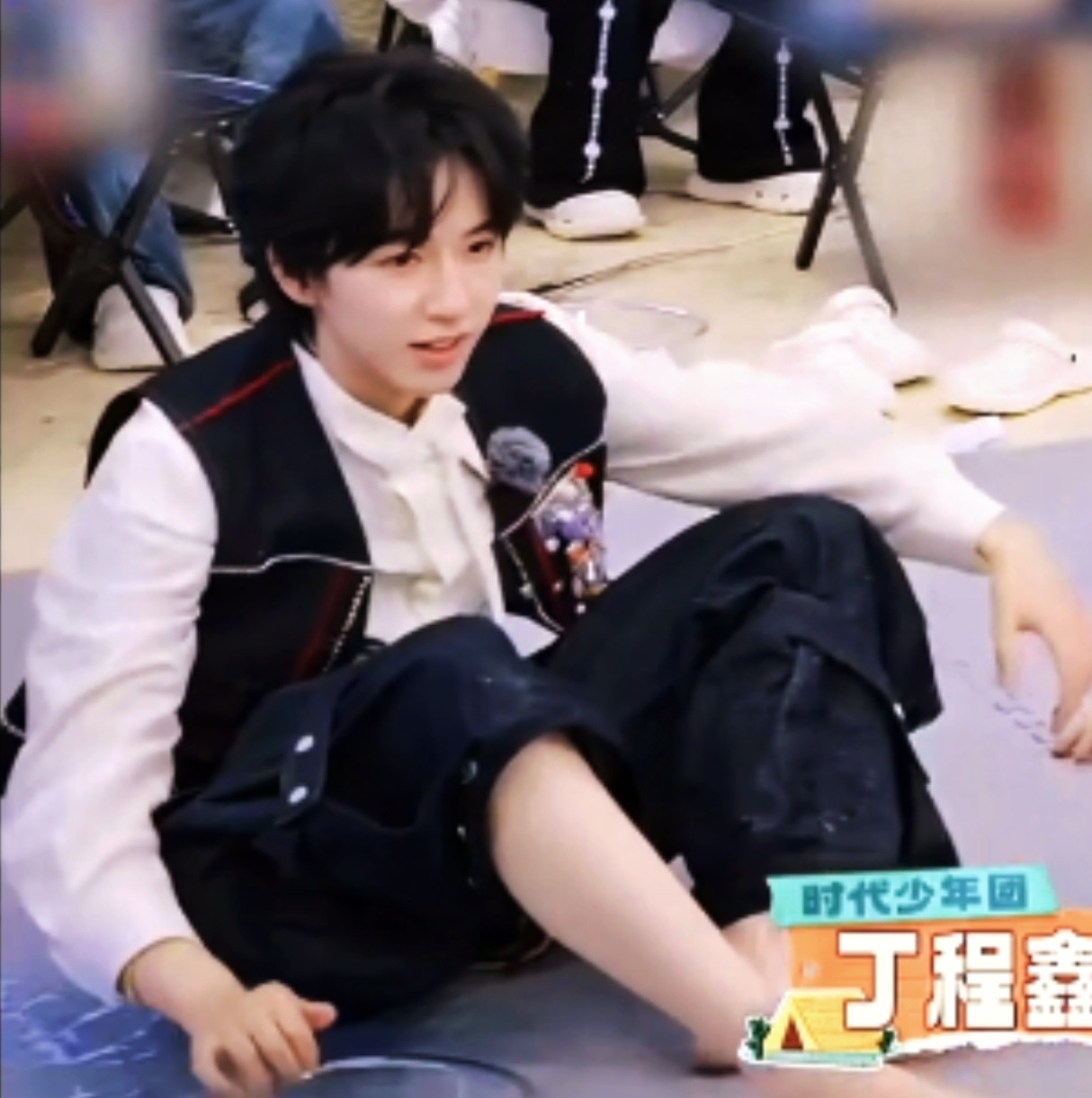 小妹妹玩水湿透了