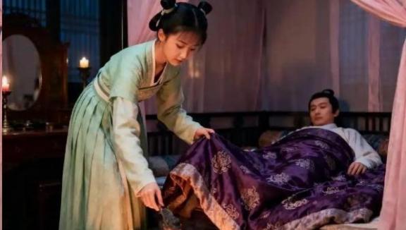 古代的通房丫鬟，其实就是主子行房时候的工具，主子需要时，得赶紧递汗巾，点安神香，