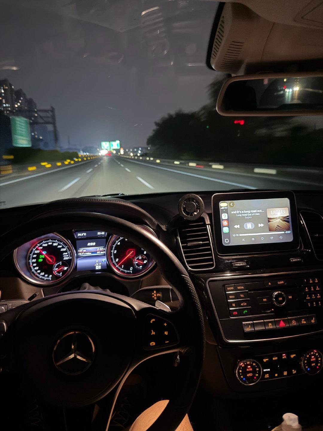 今夜驾驶国产V8小汽车，422匹跑高速就是好[开学季] ​​​