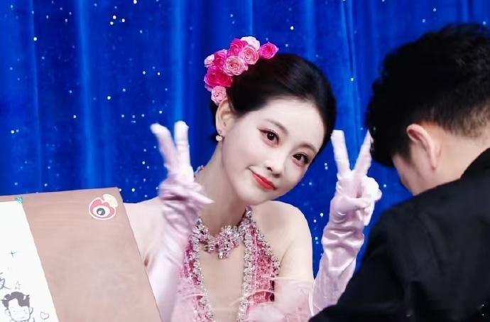 祝绪丹摇的合理甜的安心和王影璐穆祉丞全情投入摇得很开心，看着就想跟着一起跳感受那