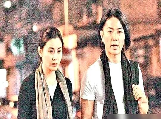 郑伊健这哥们儿，真把日子活成了私人定制。

导演捧着金山银山求他出山，他直接一句