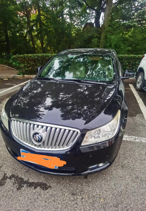 一辆开了12年的别克君越，当年裸车21万，跑了13万公里，车况还不错，车主原本想