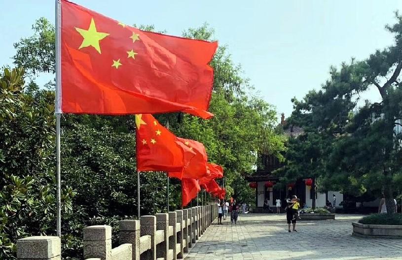 金秋十月举国同庆，愿神州大地岁岁安宁，亿万百姓安居乐业，五星红旗永远飘扬。生日快