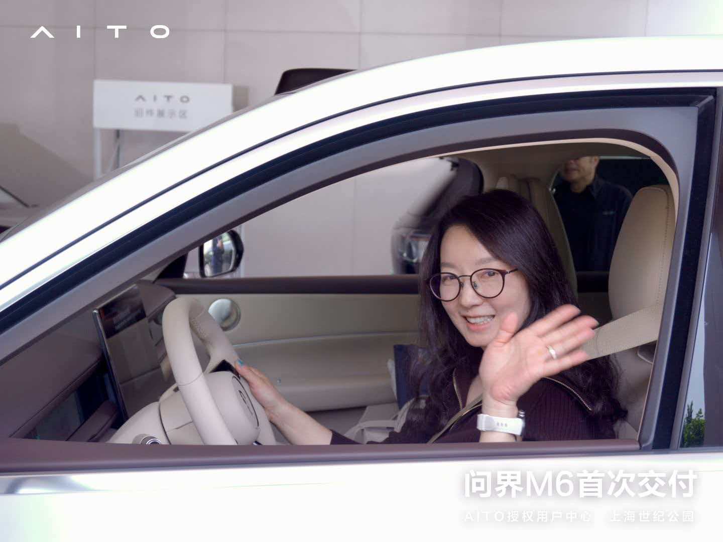 王天放30秒车内收纳挑战刚看完北京车展鸿蒙智行展台的直播，问界这波压轴亮相直接炸