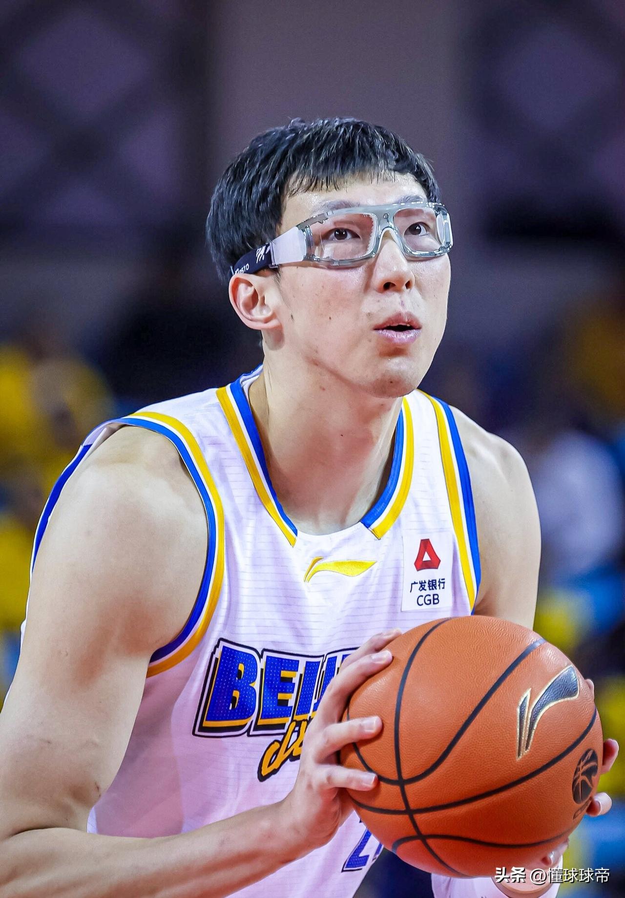 真是离谱他妈给离谱开门离谱到家了，周琦罚球竟然8罚0中！

在今晚北京队对阵吉林