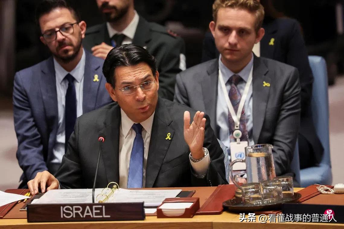 以色列驻联合国代表达农掏出手机，当场播放防空警报，向全场展示15秒到底有多短，声