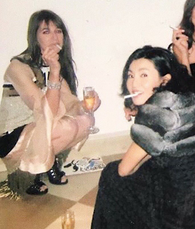 2007年Met Gala上的夏洛特·甘斯布与张曼玉 