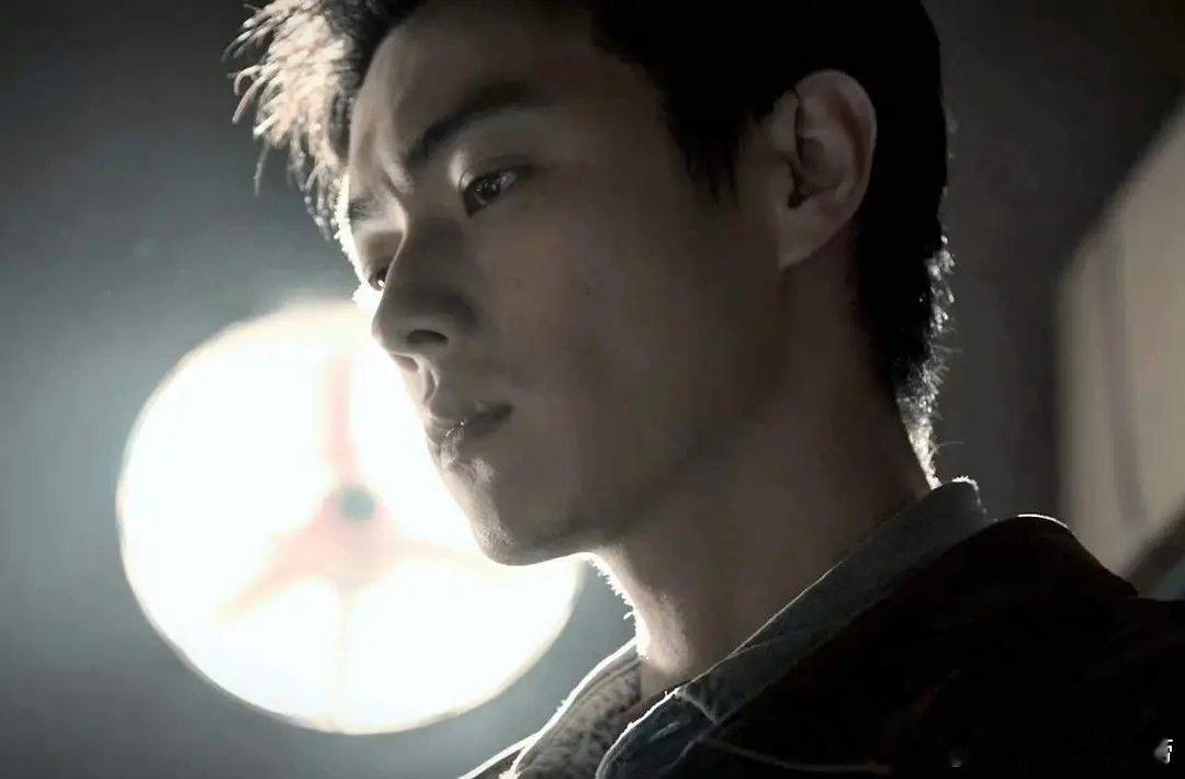 大家锐评一下许凯的黑皮造型？是变丑了还是更帅了？ 