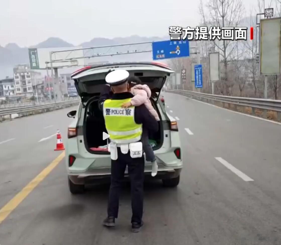 每年春运都能看到这种新闻，已经不新鲜了。家长这样做，无疑是把孩子放到了危险的境地