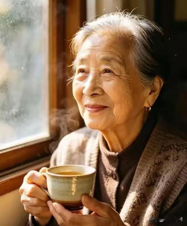 儿女再孝顺，也扛不住久病床前无孝子；老伴再贴心，也难保不会先走一步。靠山山会倒，