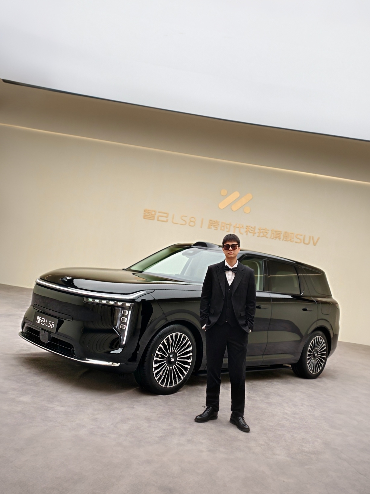 我说我想开揽运了，智己马上给我给我圆梦上海滩揽运这不得穿的像个少爷一样，不然气质