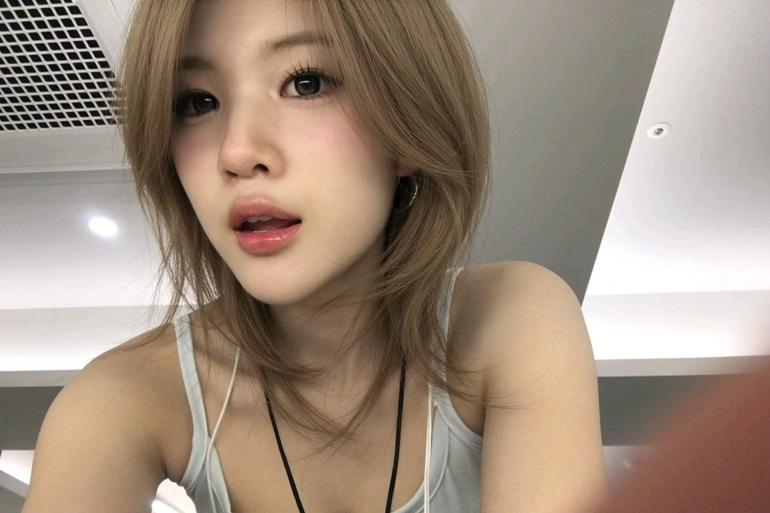 卧槽 美成啥了姐姐这个发色赶紧给我抬上来好吗cr：jiucatnip 
